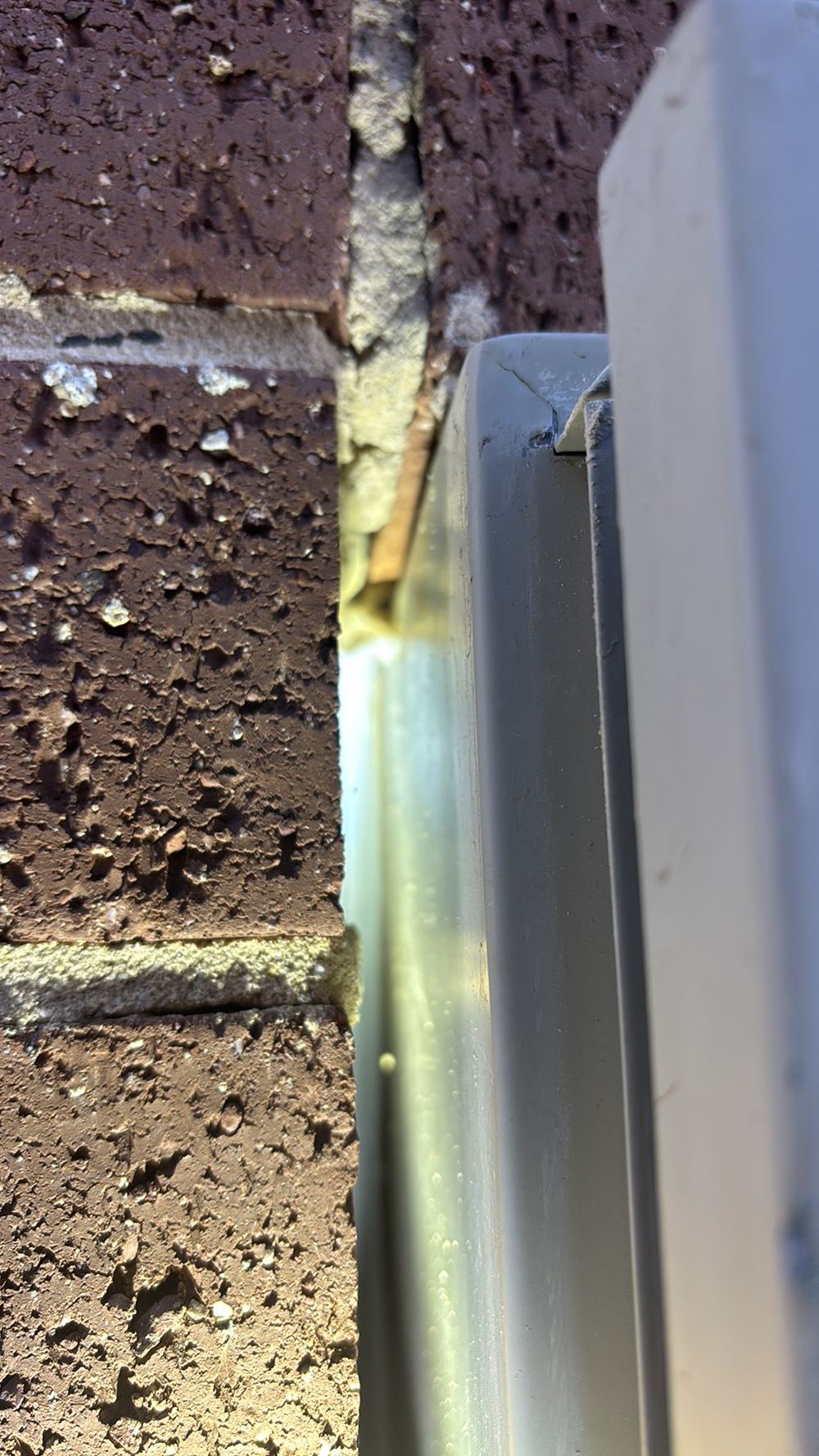 No lintel over the meter box opening in the brickwork, found during a fixing stage inspection in Manor Lakes